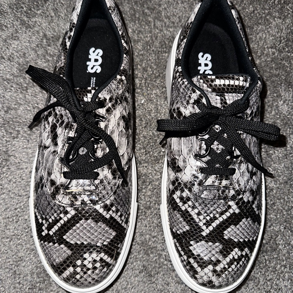 SAS Free Rein Lace Up Mamba Sneaker Women Size 11.5M